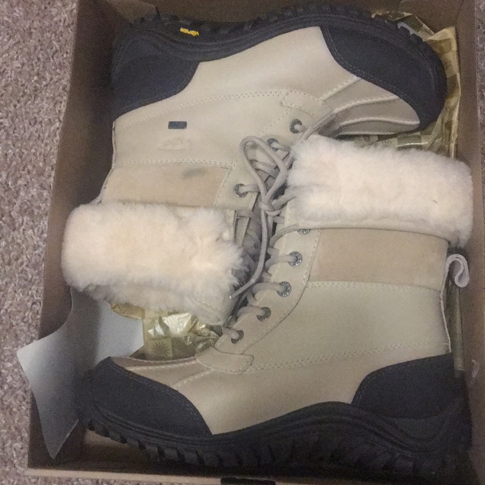 UGG W Adirondack Boot II